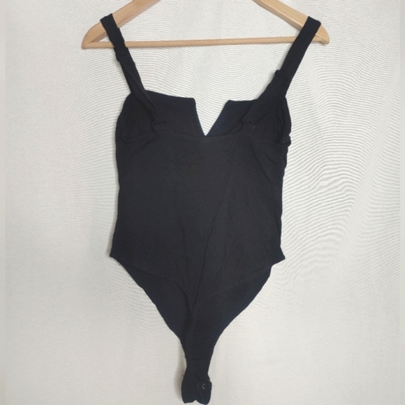 Intimately Free People Notch V-neck Textured Sleeveless Bodysuit Thong Black M - Picture 3 of 11